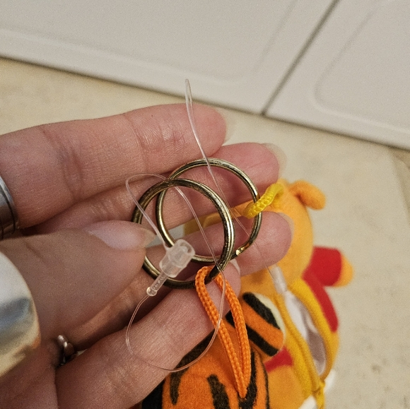 Winnie the Pooh and Tigger zipper keychains - Picture 7 of 7